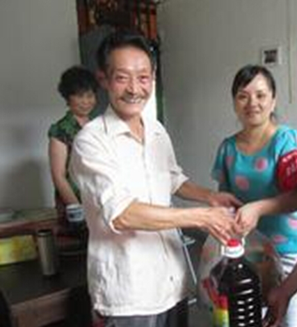 ¿µÔóÔ°·þÎñÖÐÐÄ×éÖ¯¾ì×¢¾üÃñÔ˶¯